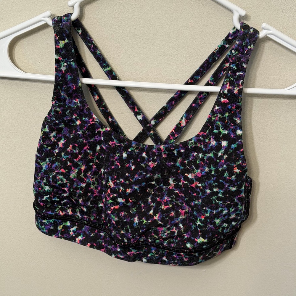 💗 Lululemon Energy Bra Size 4 (some wash wear but perfect logo)